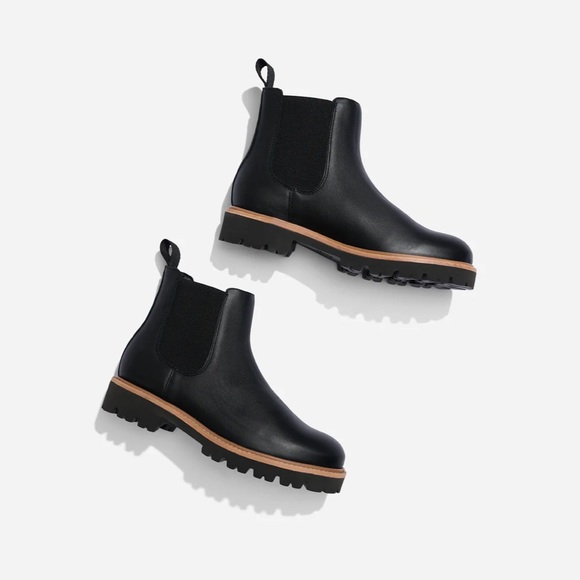 Nisolo Elegant Black Ankle Boots with Tan Accents - Picture 12 of 13